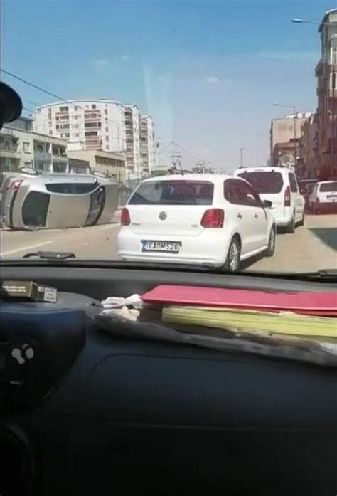 B­u­r­s­a­’­d­a­ ­o­t­o­m­o­b­i­l­ ­d­ü­z­ ­y­o­l­d­a­ ­t­a­k­l­a­ ­a­t­t­ı­